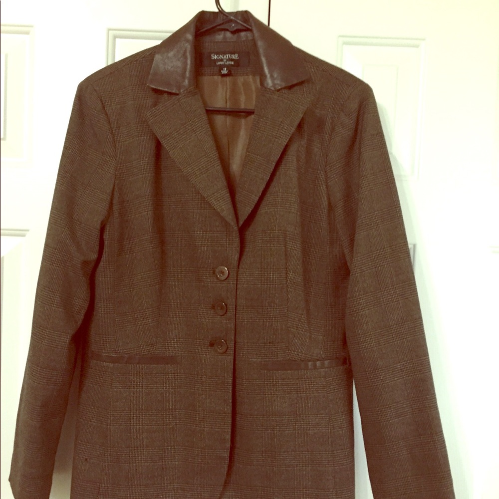 Signature by Larry Levine leather collar blazer